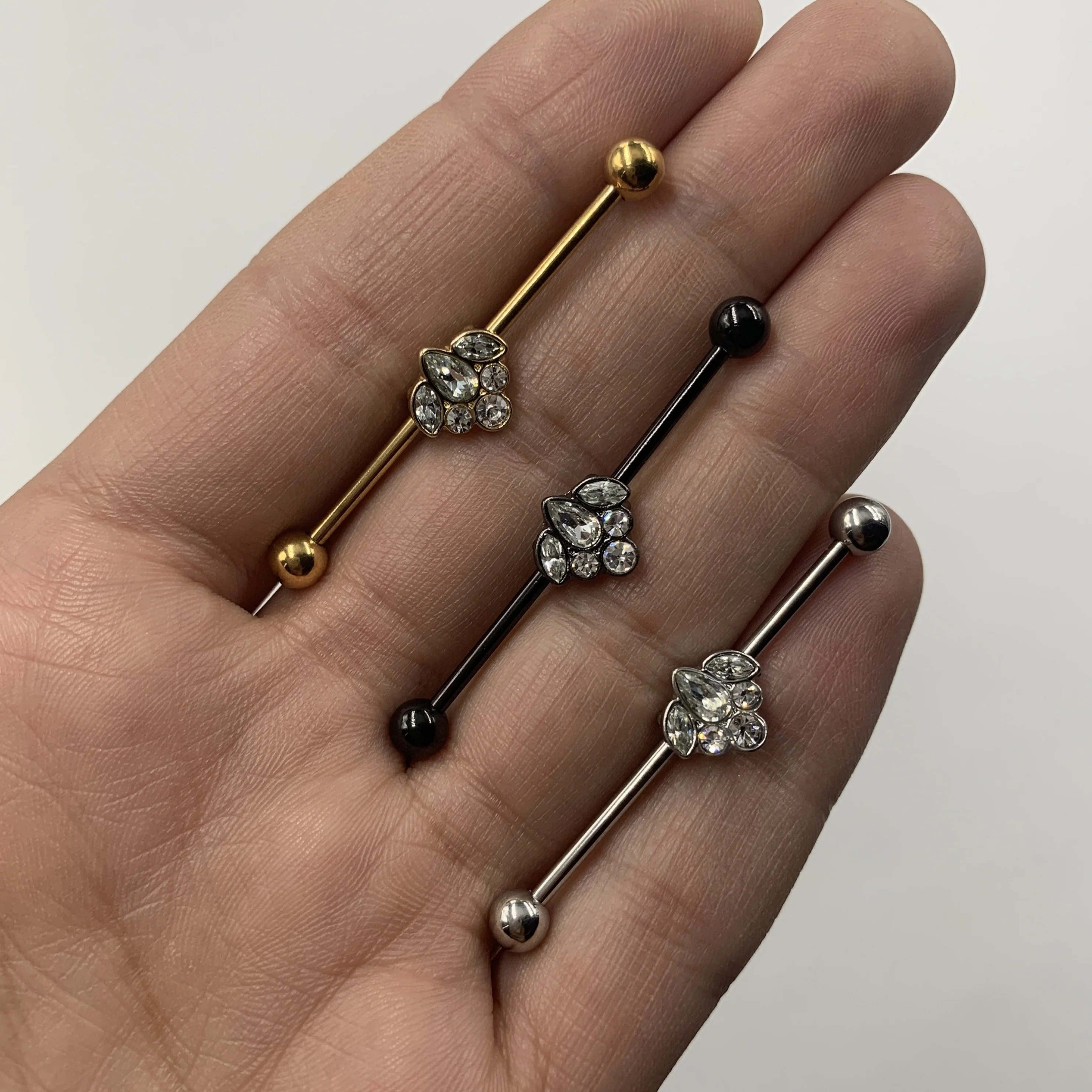 14G Clear Gem Classic Cluster Industrial Barbell 38mm - Image 4