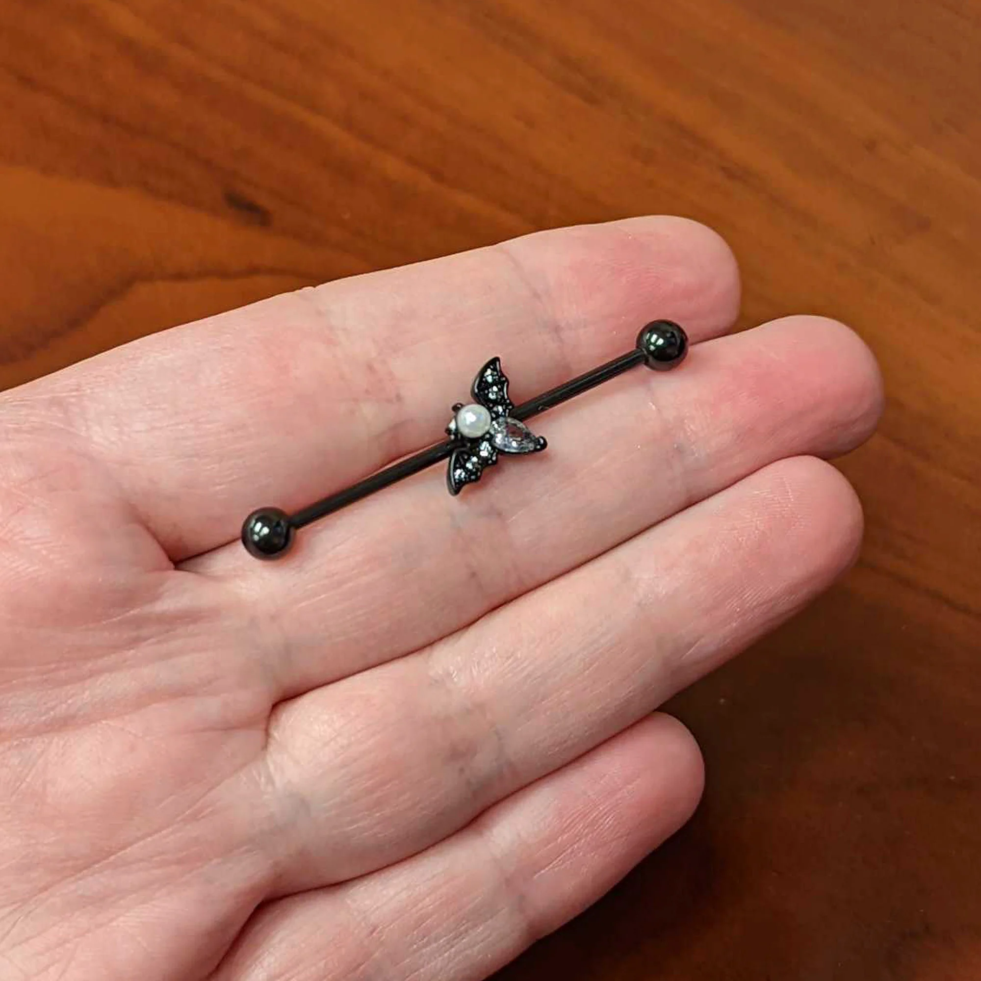 14G Faux Pearl Black Bat Halloween Industrial Barbell 38mm - Image 3