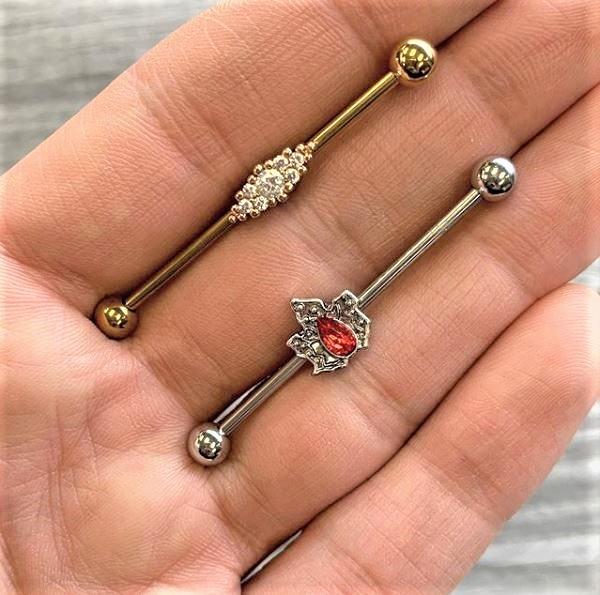 14G Red Gem Holiday Holly Leaf Christmas Industrial Barbell 38mm - Image 2