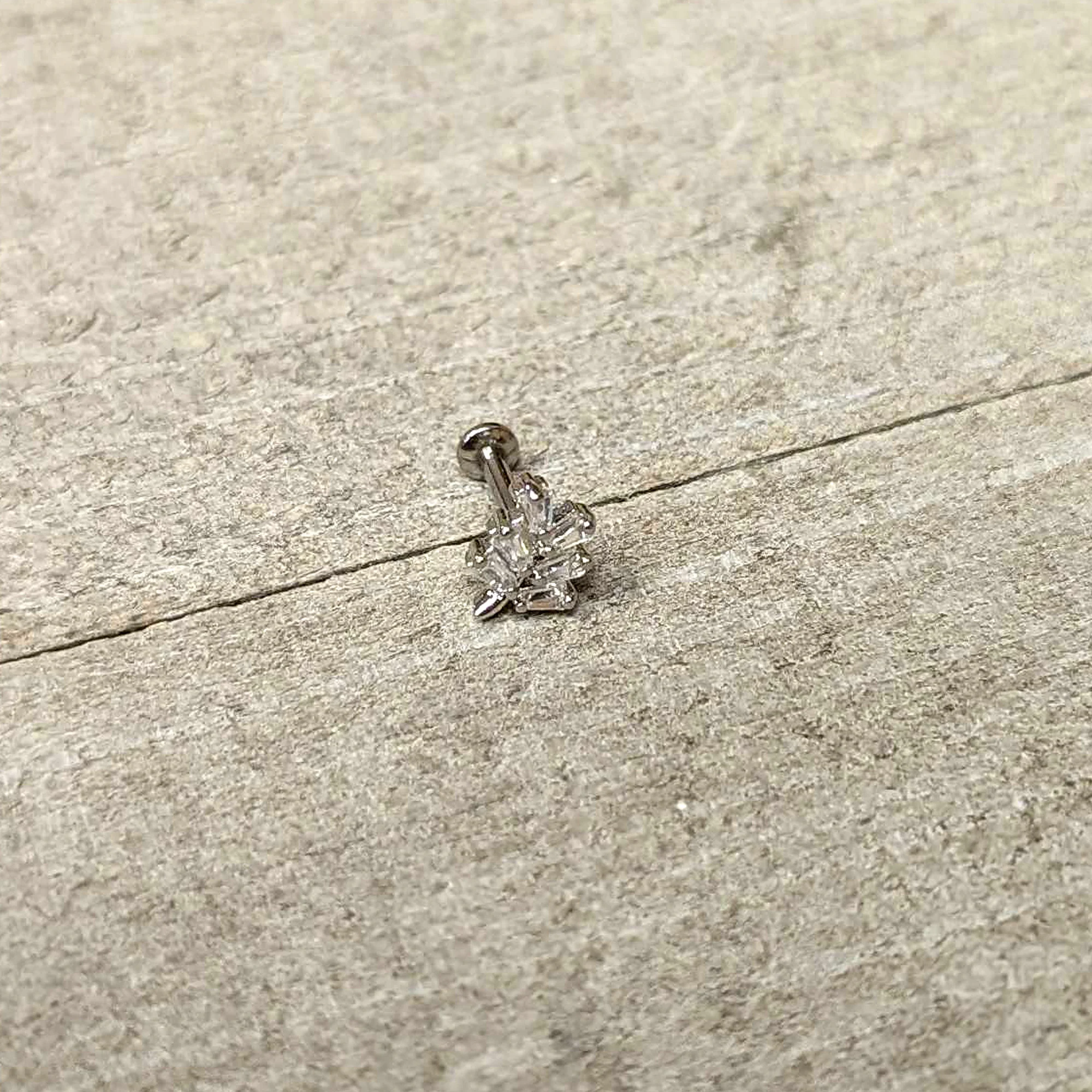 16G 1/4 Clear CZ Gem Leafy Branch Threadless Labret Tragus - Image 6