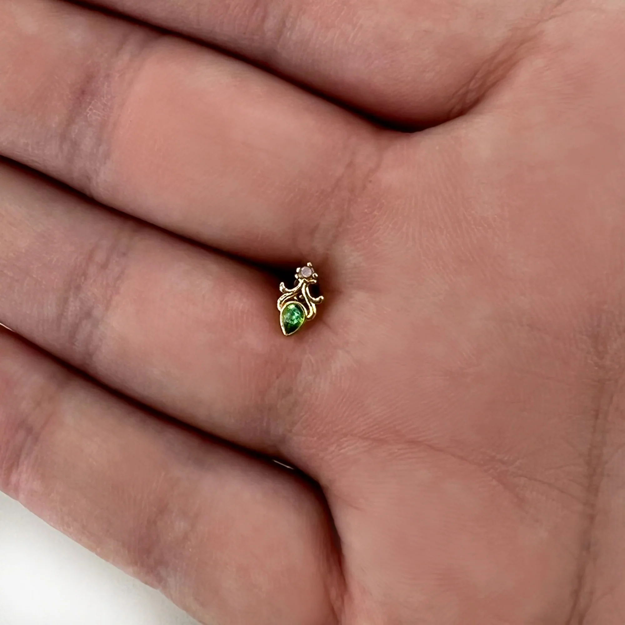 16G 1/4 Green Gem Gold Tone Shades of Spring Labret - Image 8