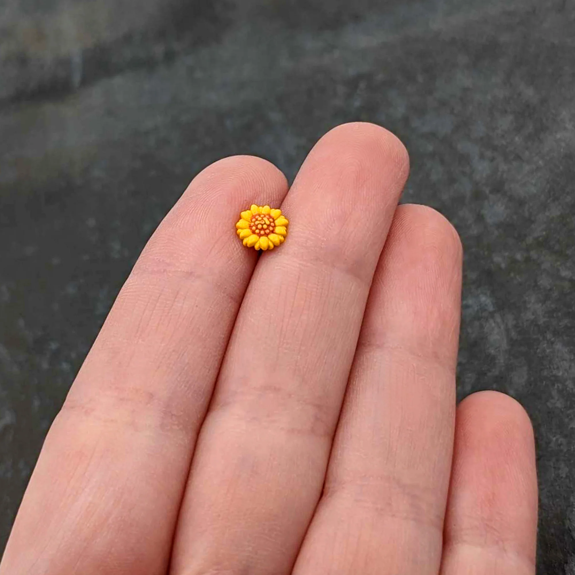 16G 1/4 Happy Sunflower Cartilage Tragus Earring - Image 8