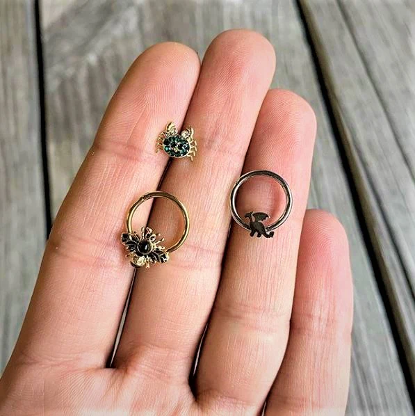 16G 3/8 Black Fantasy Dragon Hinged Segment Ring - Image 2