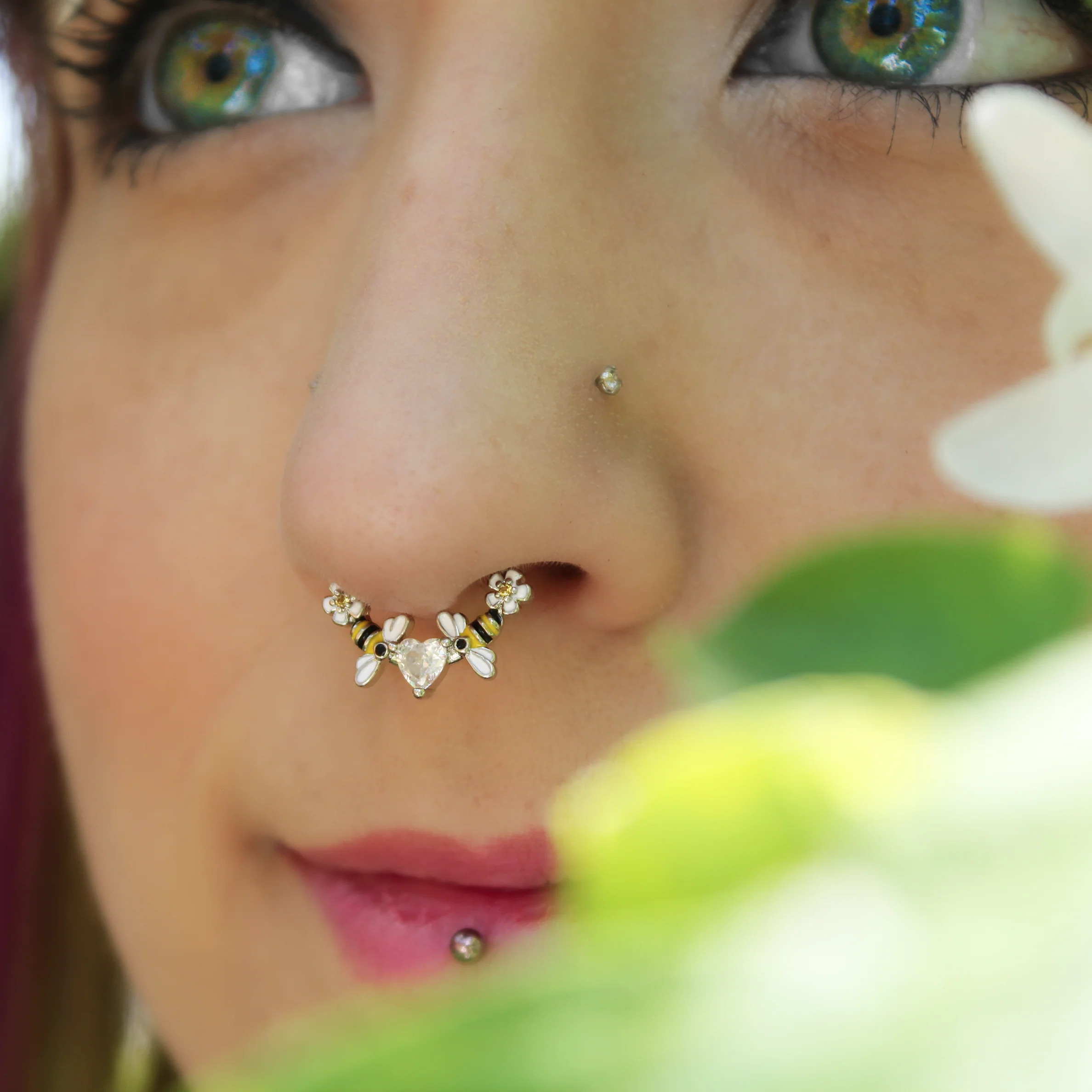 16G 3/8 Clear CZ Gem Bee Heart Flower Love Hinged Segment Ring - Image 2