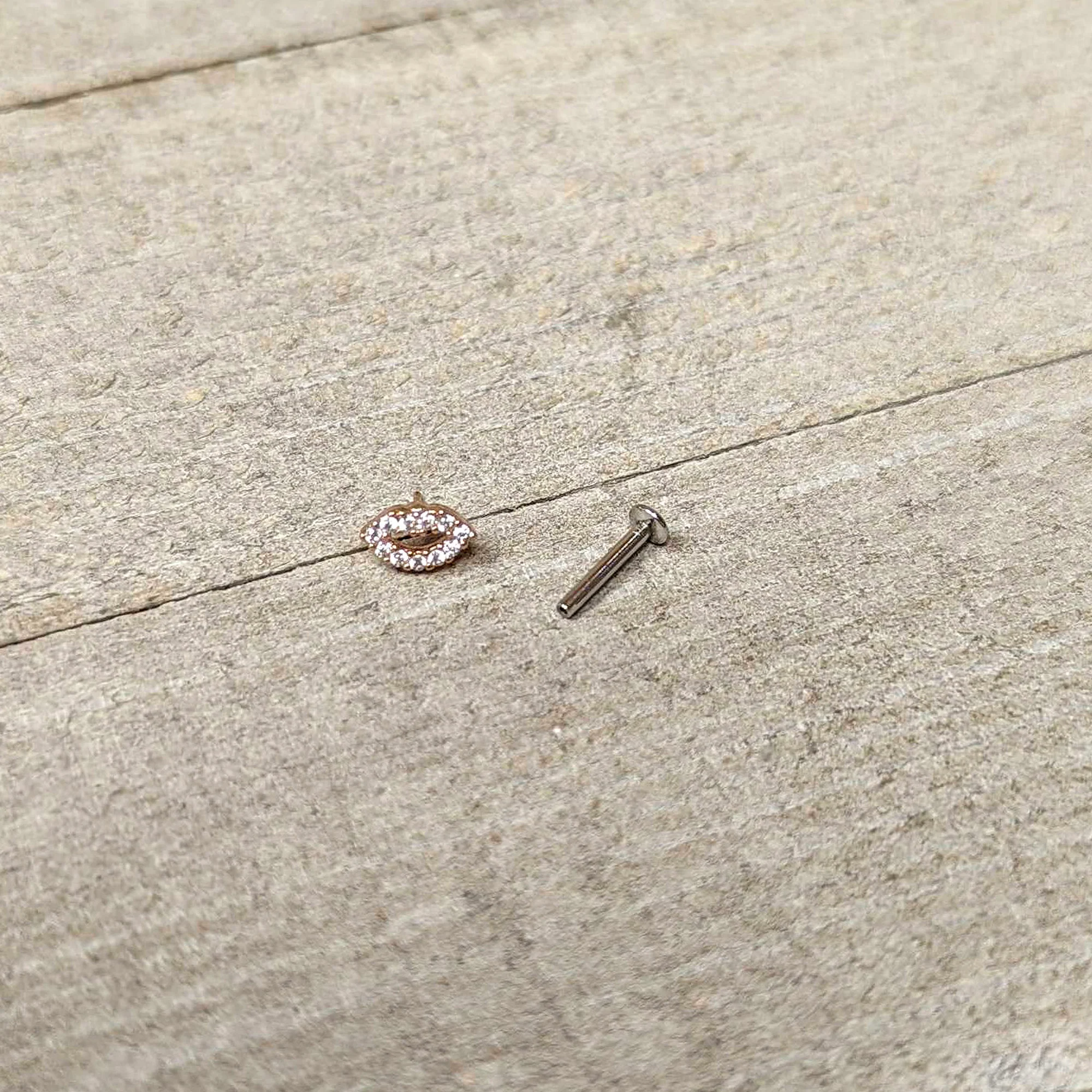 16G 5/16 Clear CZ Gem Kissy Lips Rosy Threadless Labret Tragus - Image 7
