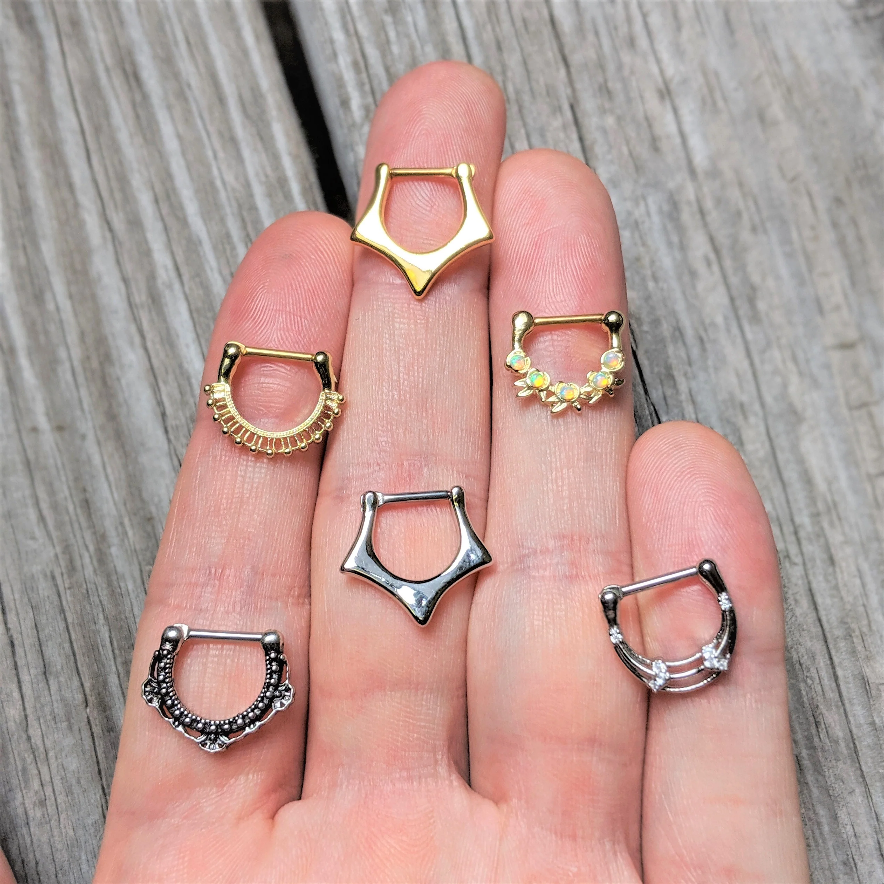 16G 5/16 Gold Tone Dramatically Structured Septum Clicker - Image 2