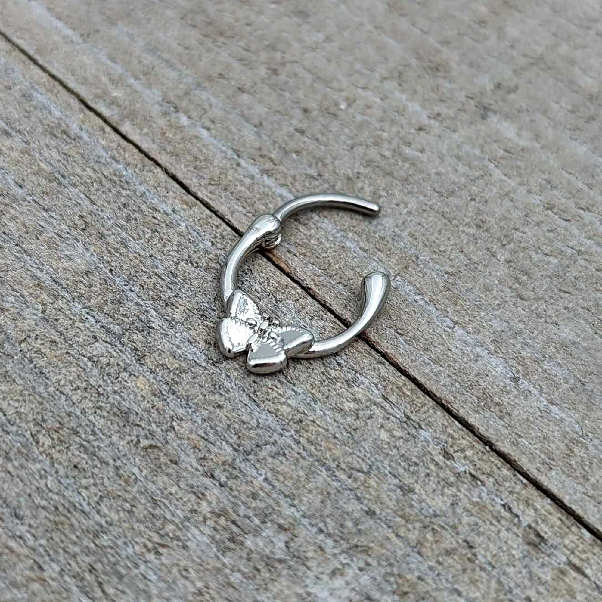 16G 5/16 Simple Textured Butterfly Cartilage Clicker - Image 7