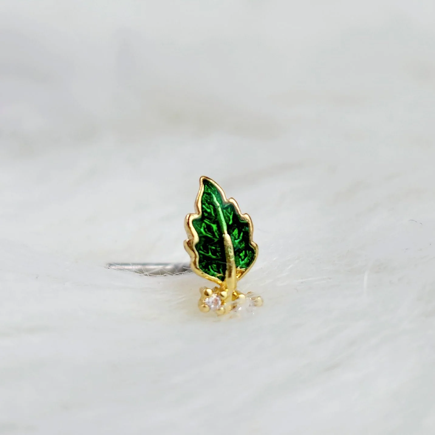 20G 7mm Clear Gem Green Leaf Golden L Shape Nose Ring - Image 6